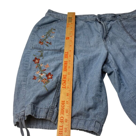 St Johns Bay Womens 18W Embroidered Denim Shorts Floral Embroidery Cottage Boho - Picture 6 of 8